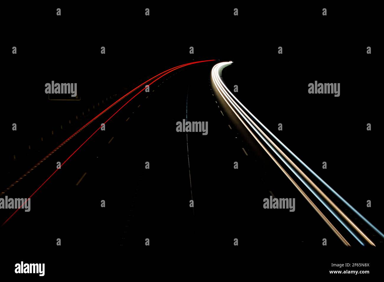 Auto sentieri di luce Foto Stock