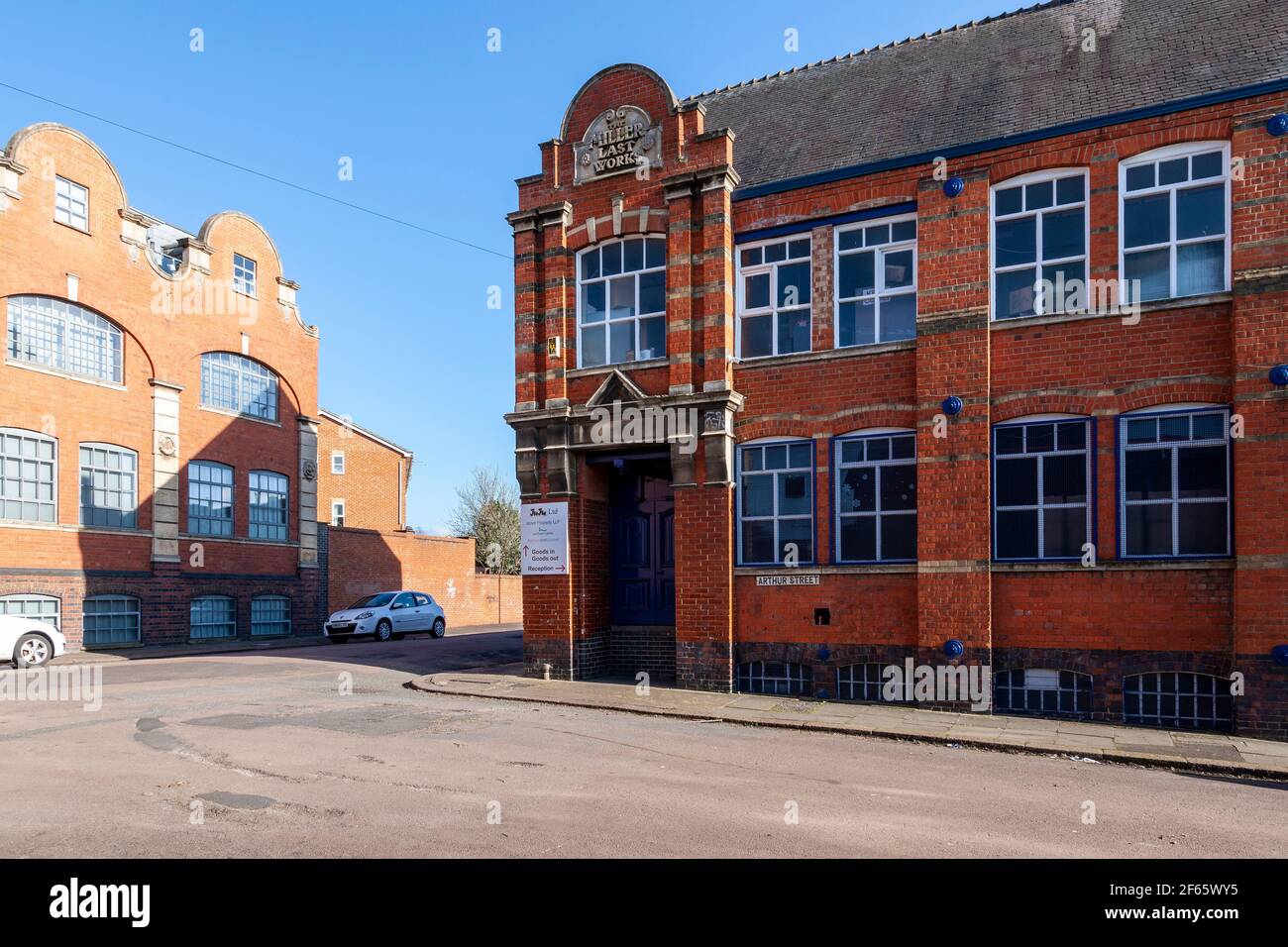 L'ex fabbrica Miller Last Works di Arthur Street, Northampton, costruita nel 1902, è un edificio classificato di grado II ed è uno degli ultimi esempi rimasti Foto Stock