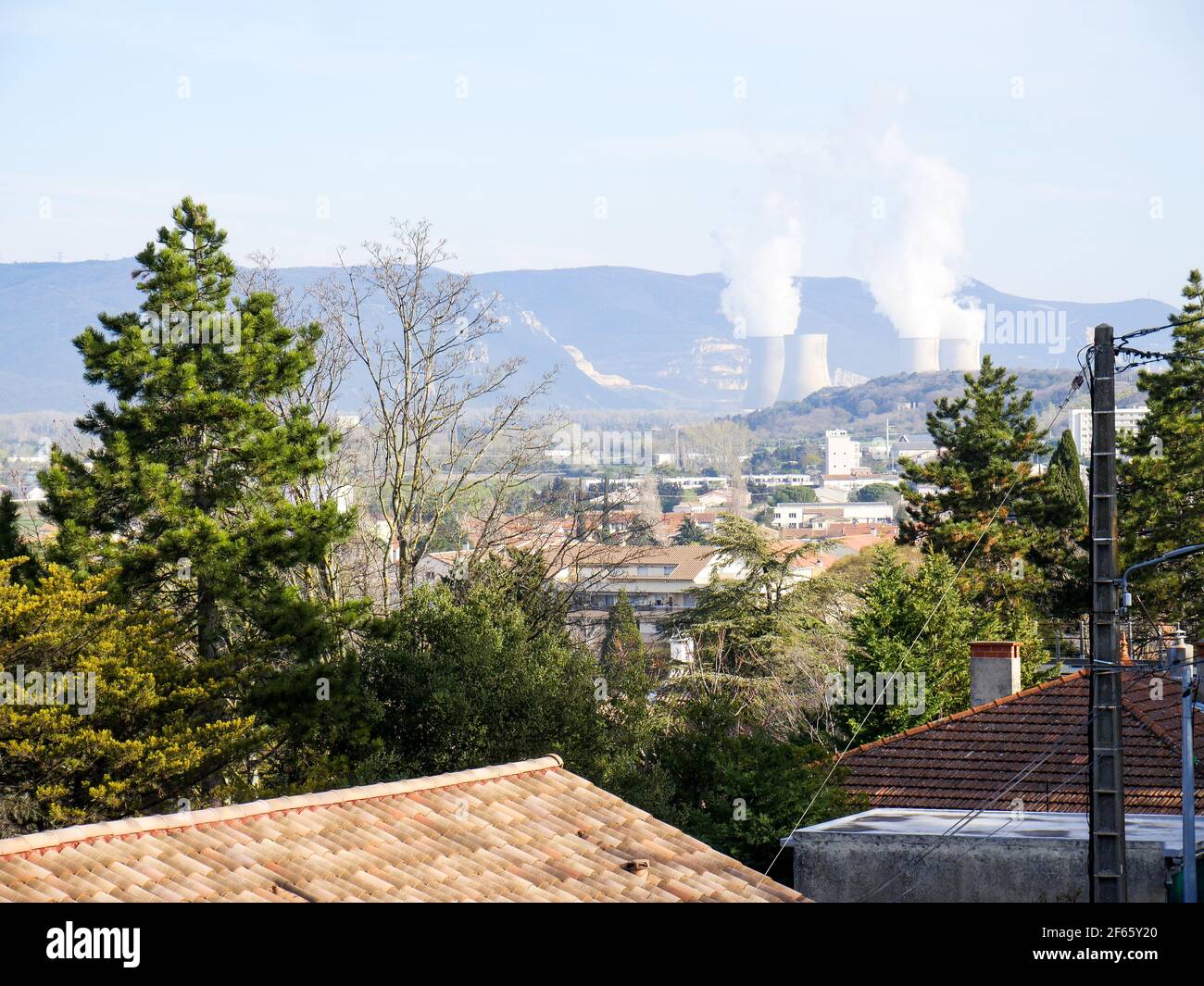 Centrale nucleare Cruas, vista da Montelimar, Drome, Francia Foto Stock