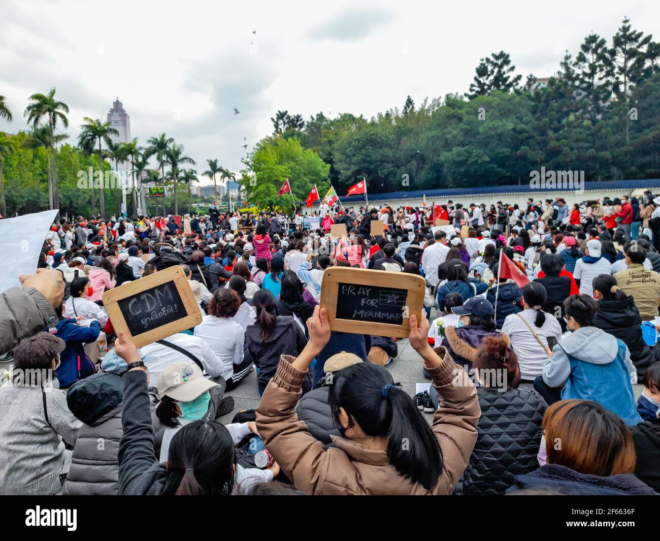 TAIPEI, TAIWAN - 21 MARZO 2021: Proteste della comunità del Myanmar a Taipei contro il colpo di stato militare in Birmania Foto Stock