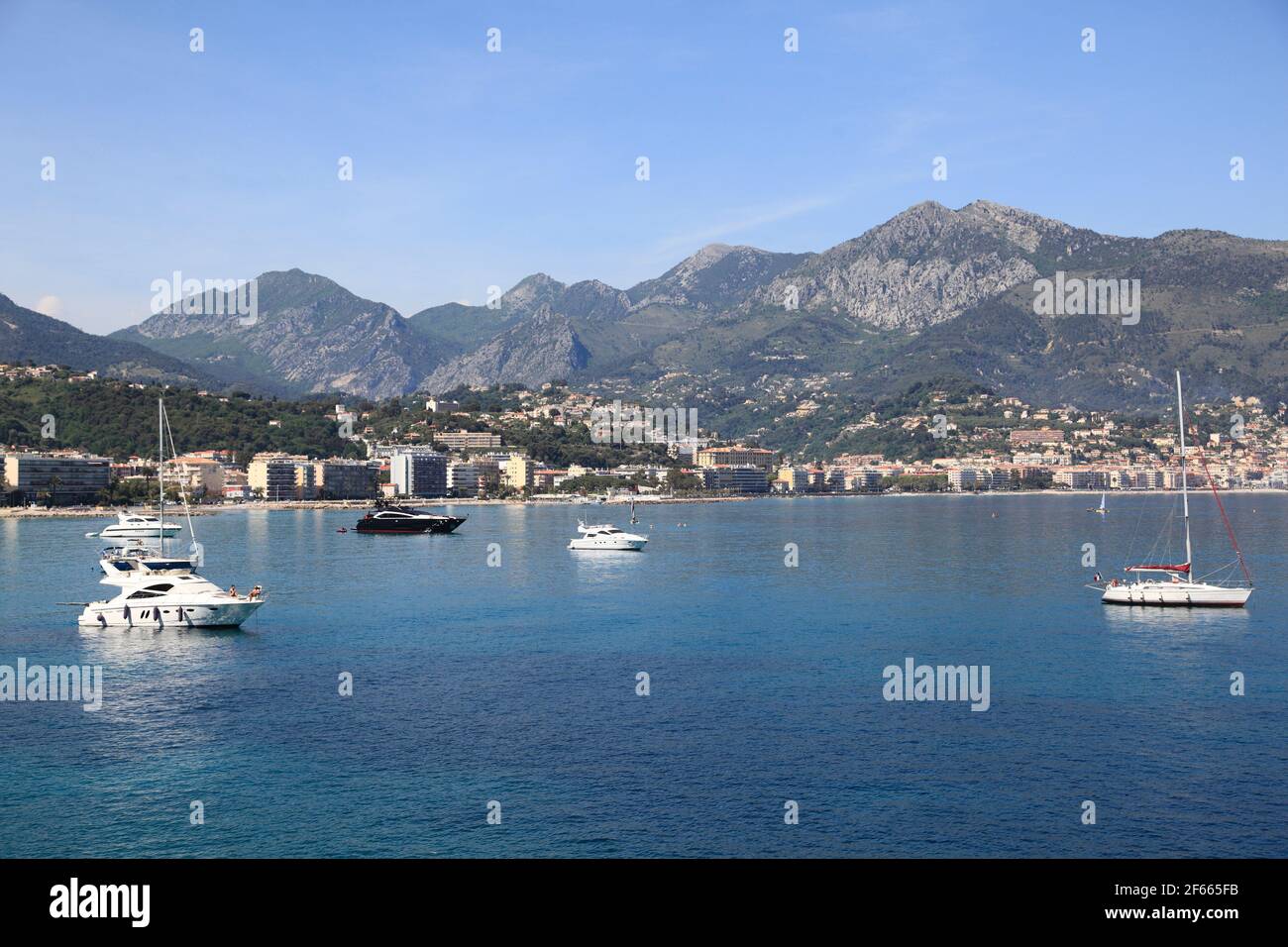 Vista di Mentone da Cap Martin, Costa Azzurra, Costa Azzurra, Alpi Marittime, Provenza, Francia, Europa Foto Stock