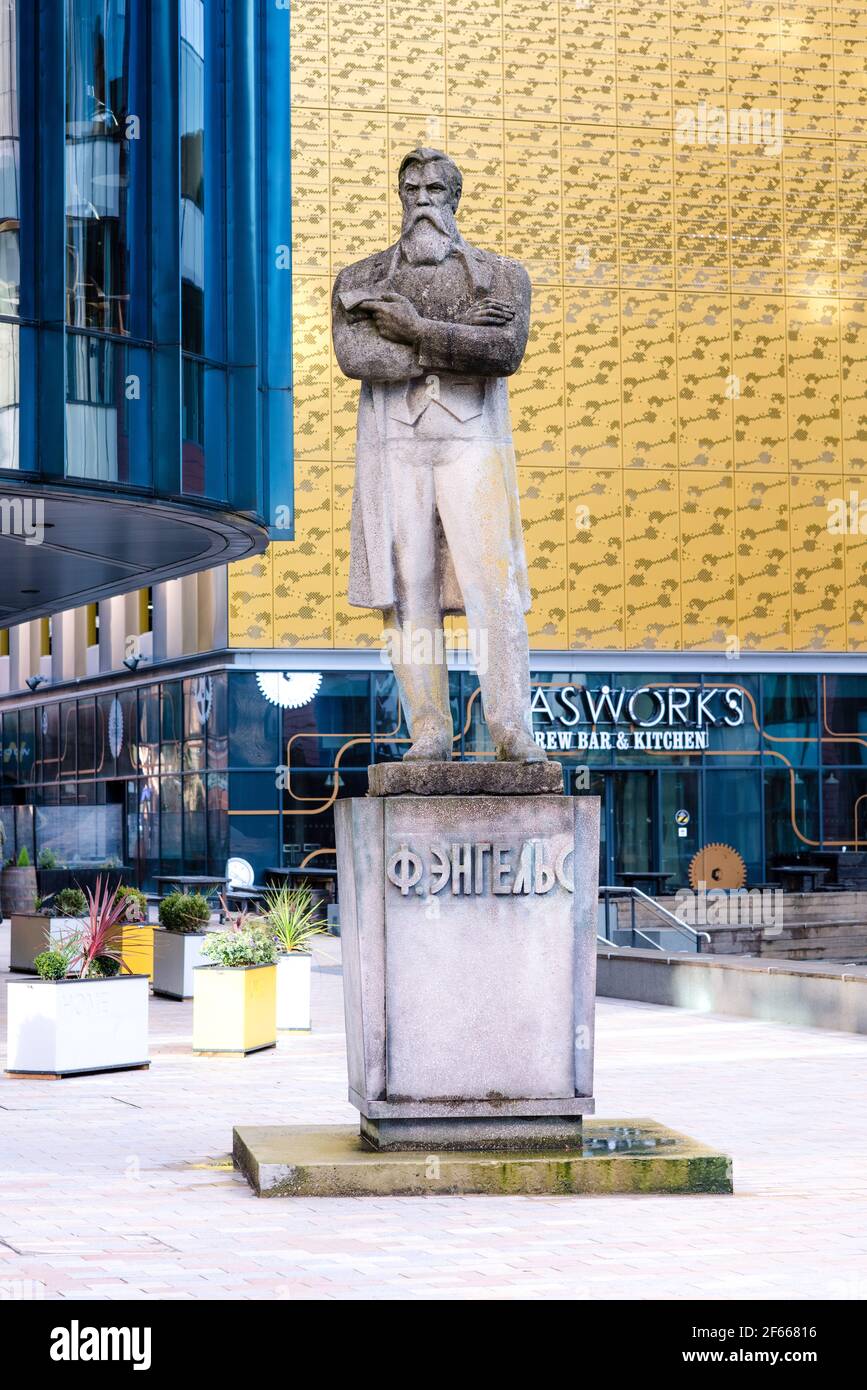 Statua di Friedrich Engels. Tony Wilson Place, Manchester, Inghilterra. Foto Stock