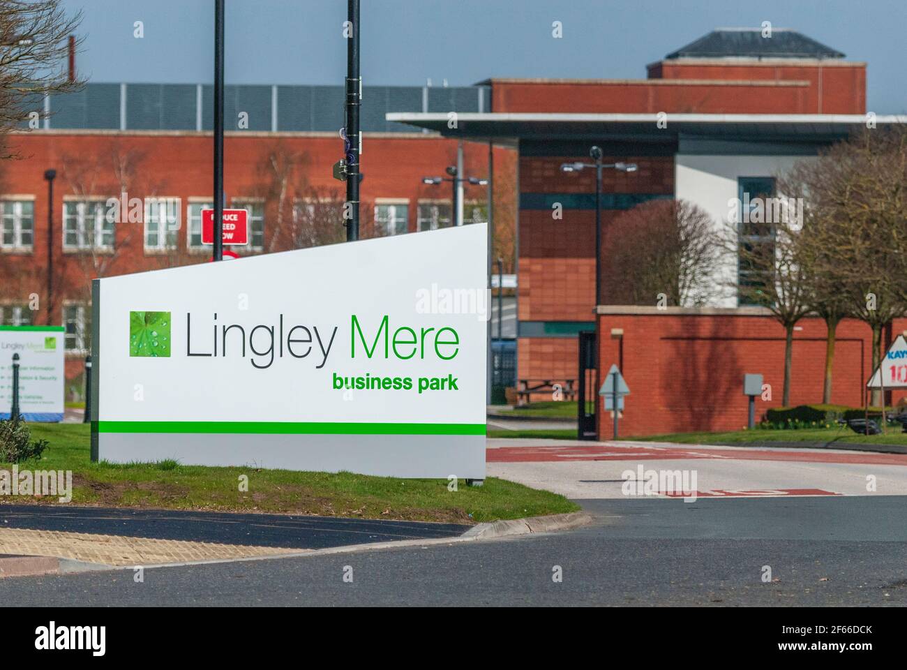 Il cartello d'ingresso abd per il Lingley Mere business Park a Warribbgton. Foto Stock
