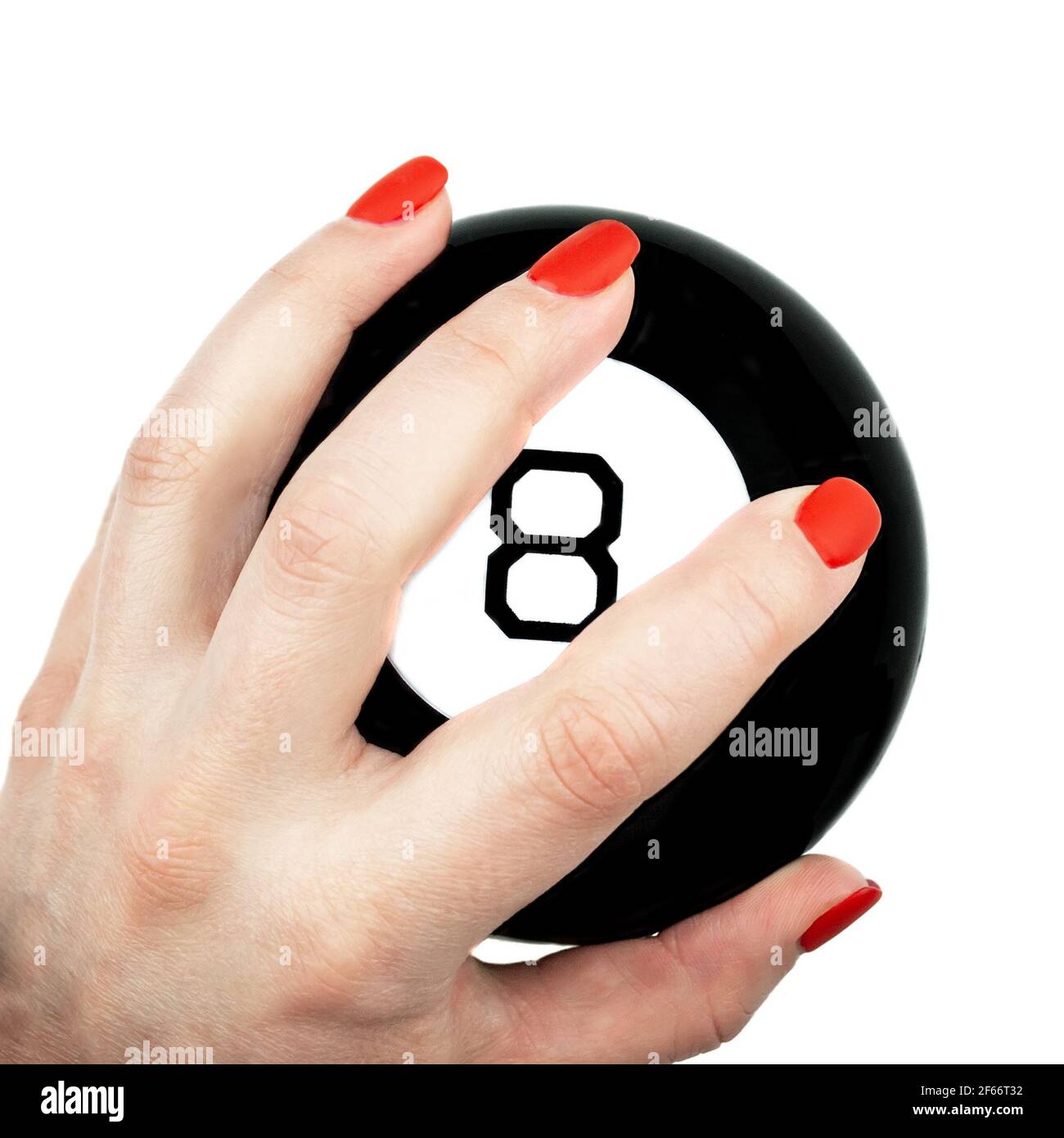 Magic 8 palla di previsioni in mano femminile con rosso chiodi isolati su sfondo bianco Foto Stock