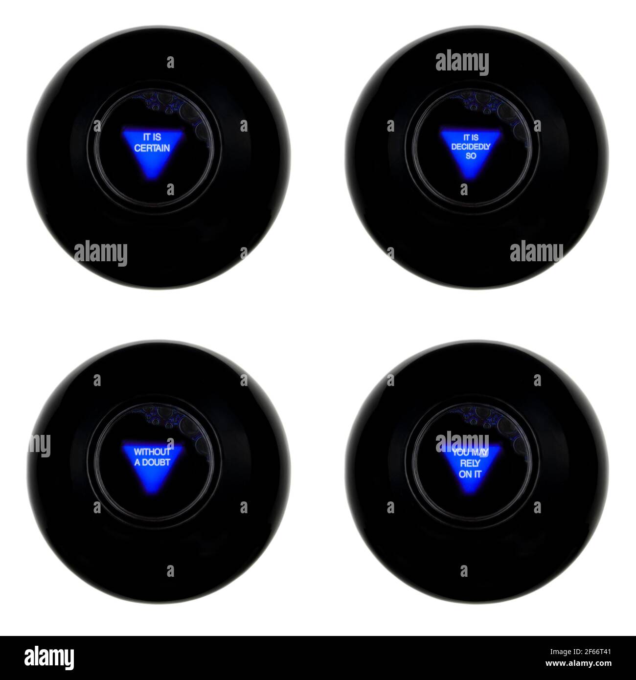 Set di quattro sfere magiche 8 con previsioni positive isolate su sfondo bianco Foto Stock