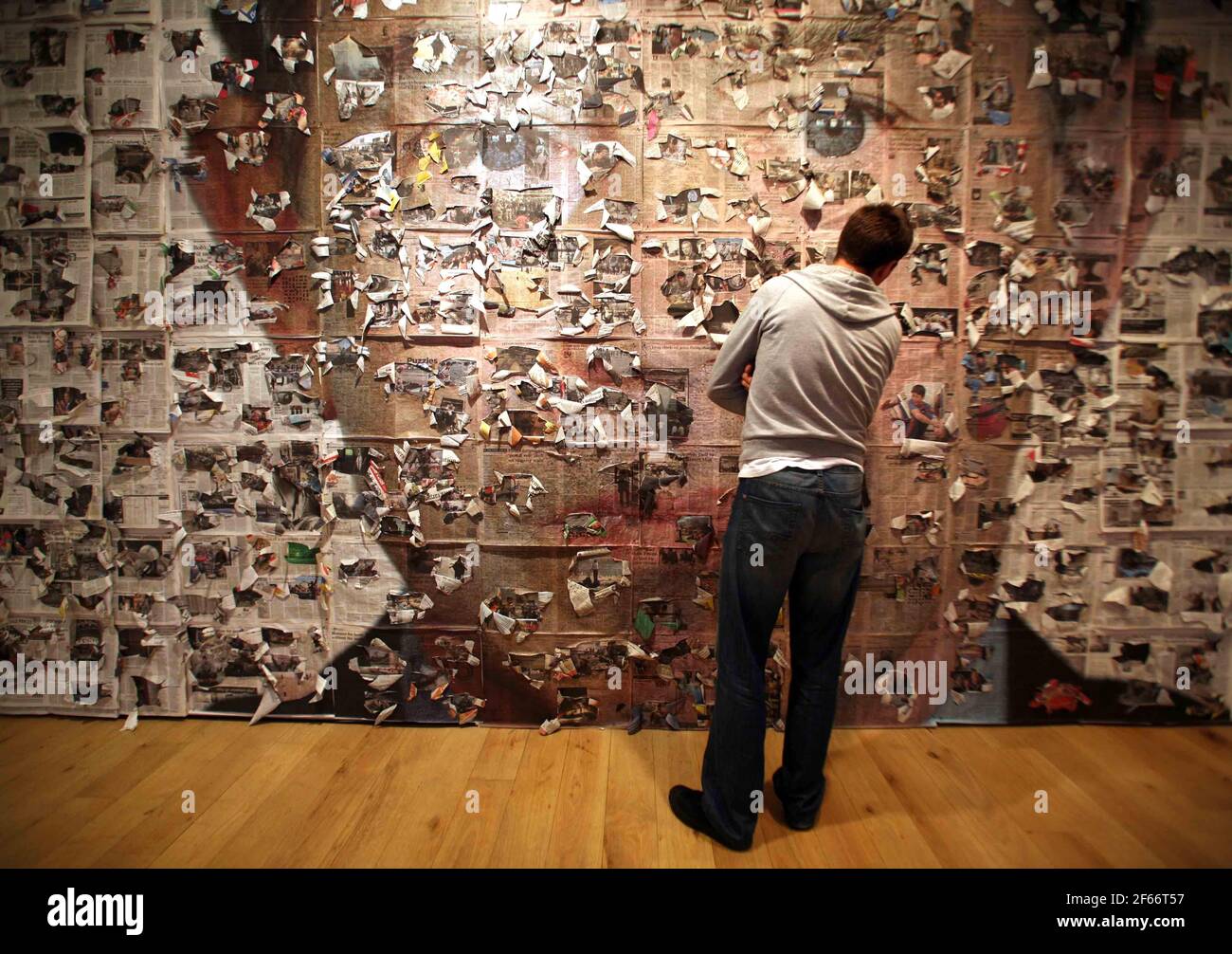 Una mostra intitolata 'BLAIRAQ' degli artisti Peter Kennard e Cat Picton Phillips aprirà dal 22 giugno al 12 luglio presso la galleria Leonard Street di Londra. pic David Sandison 21/6/2007 Foto Stock