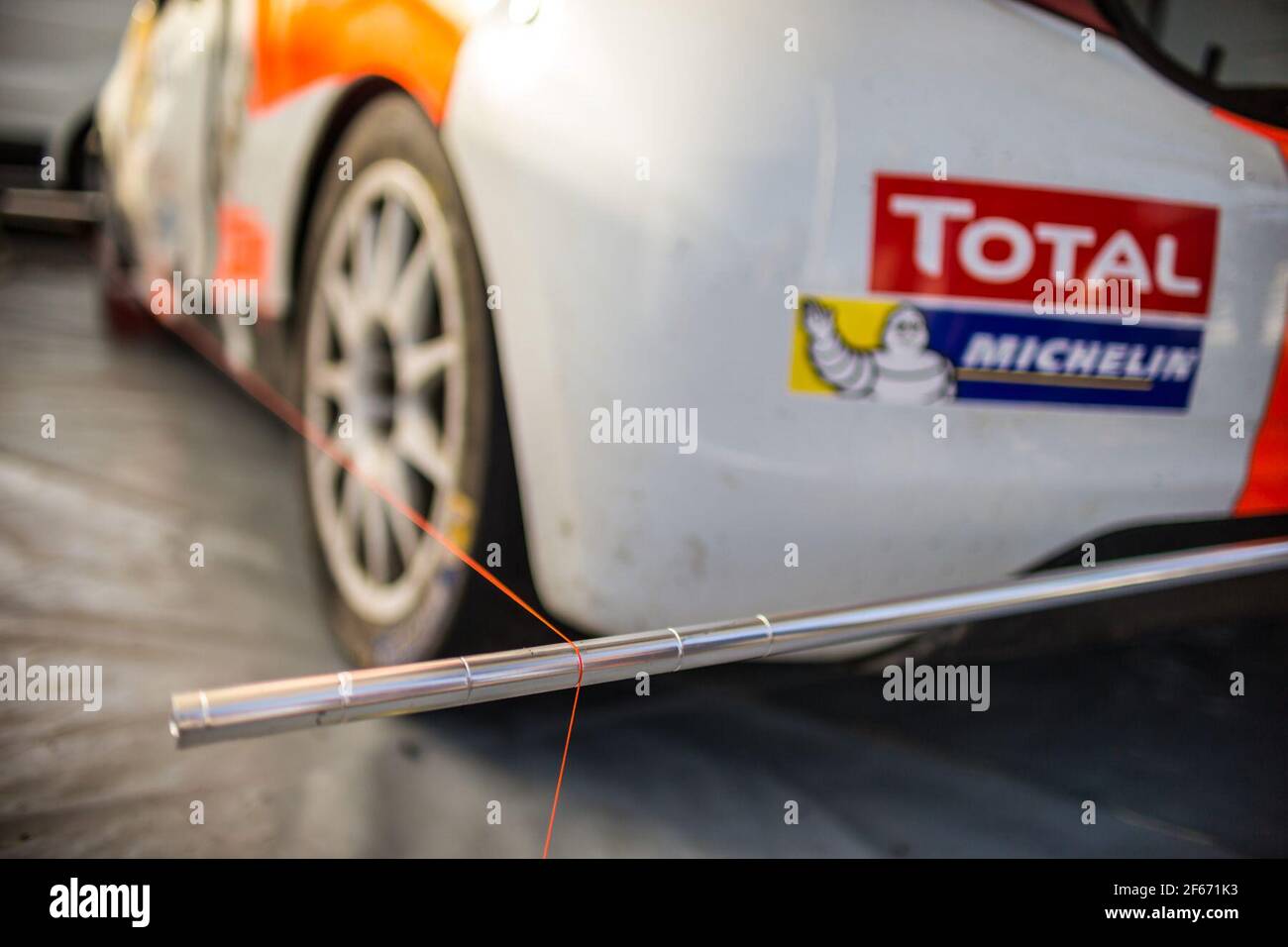 37 MAISANO Brandon e PEBEYRE Pierre, Peugeot 208 VTI R2, ambiente durante il rallye du Rouergue 2017, il 9 luglio, Rodez, Francia - Foto Thomas Fenetre / DPPI Foto Stock