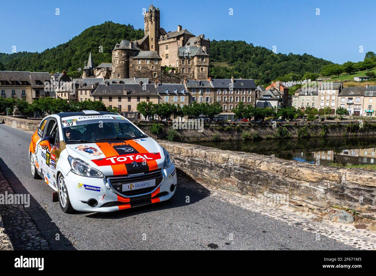 37 MAISANO Brandon e PEBEYRE Pierre, Peugeot 208 VTI R2, azione durante il rallye du Rouergue 2017, il 9 luglio, Rodez, Francia - Foto Thomas Fenetre / DPPI Foto Stock