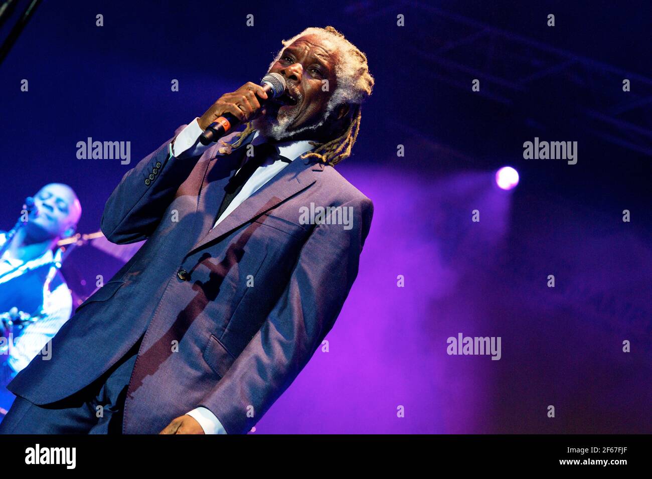 Billy Ocean cantare dal vivo sul palco al Midlands Festival 2010 Foto Stock