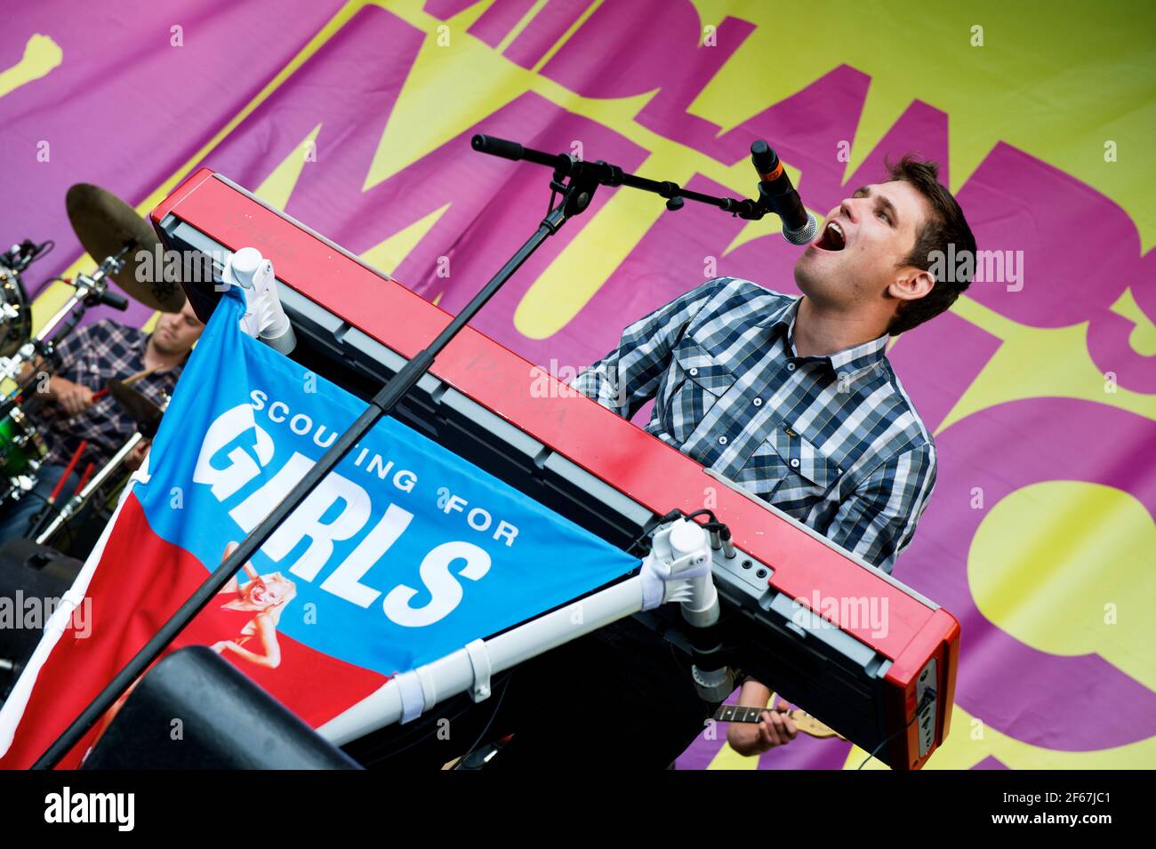 Pianoforte e voce solista al ritmo dello scouting per ragazze immagini e  fotografie stock ad alta risoluzione - Alamy