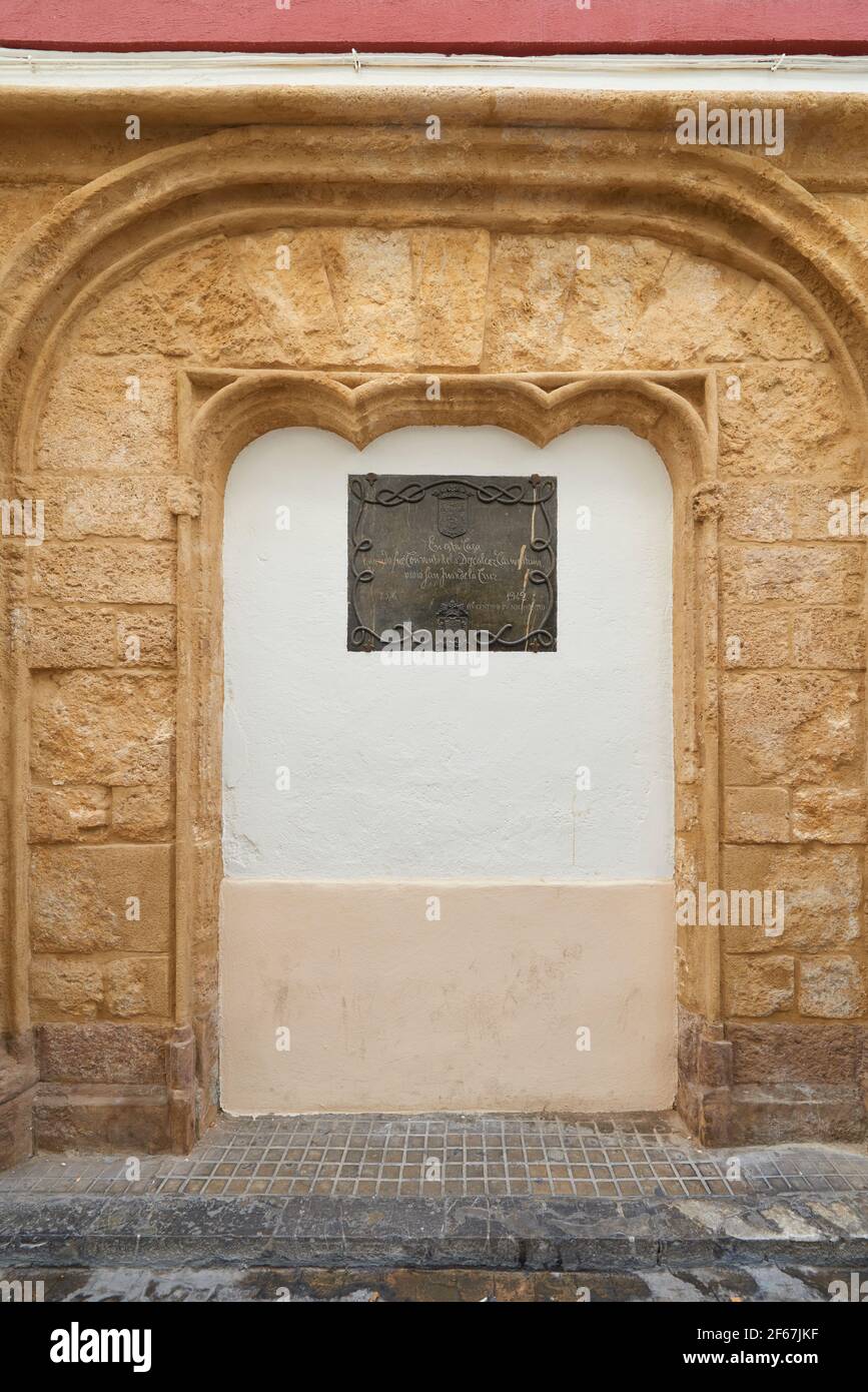 Lapide che commemora il soggiorno di San Juan de la Cruz da parte del convento carmelitano Scalzi di Cordova, attualmente Geriatrico San Juan de la Cruz Foto Stock