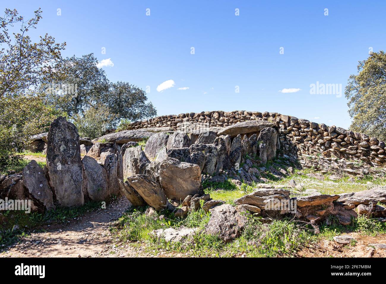 El Pozuelo complesso megalitico dolmen a Huelva, Andalusia, Spagna. Dolmen numero 7 Foto Stock