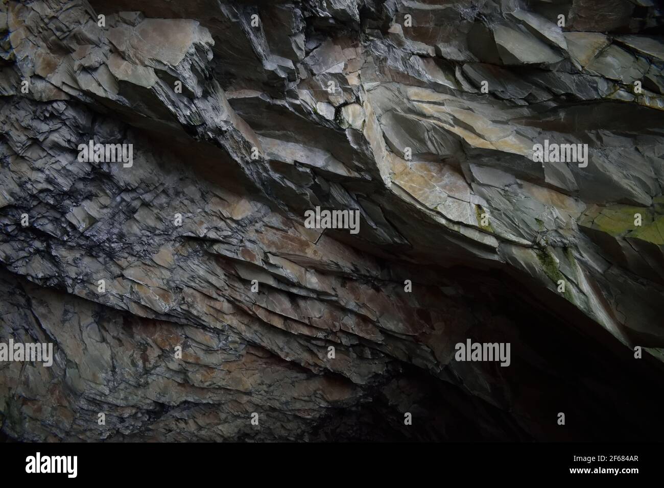 Soffitto/parete all'interno della Rydal Cave nel Lake District Foto Stock