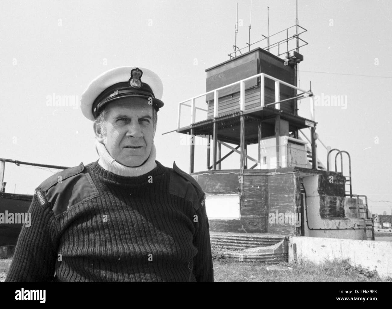 IL GUARDACOSTE AUXILLARIO JOHN ANDREWS FUORI DAL BELVEDERE DI EASTNEY DOVE È STATO COLPITO DA UN FULMINE. PIC MIKE WALKER, 1985 Foto Stock