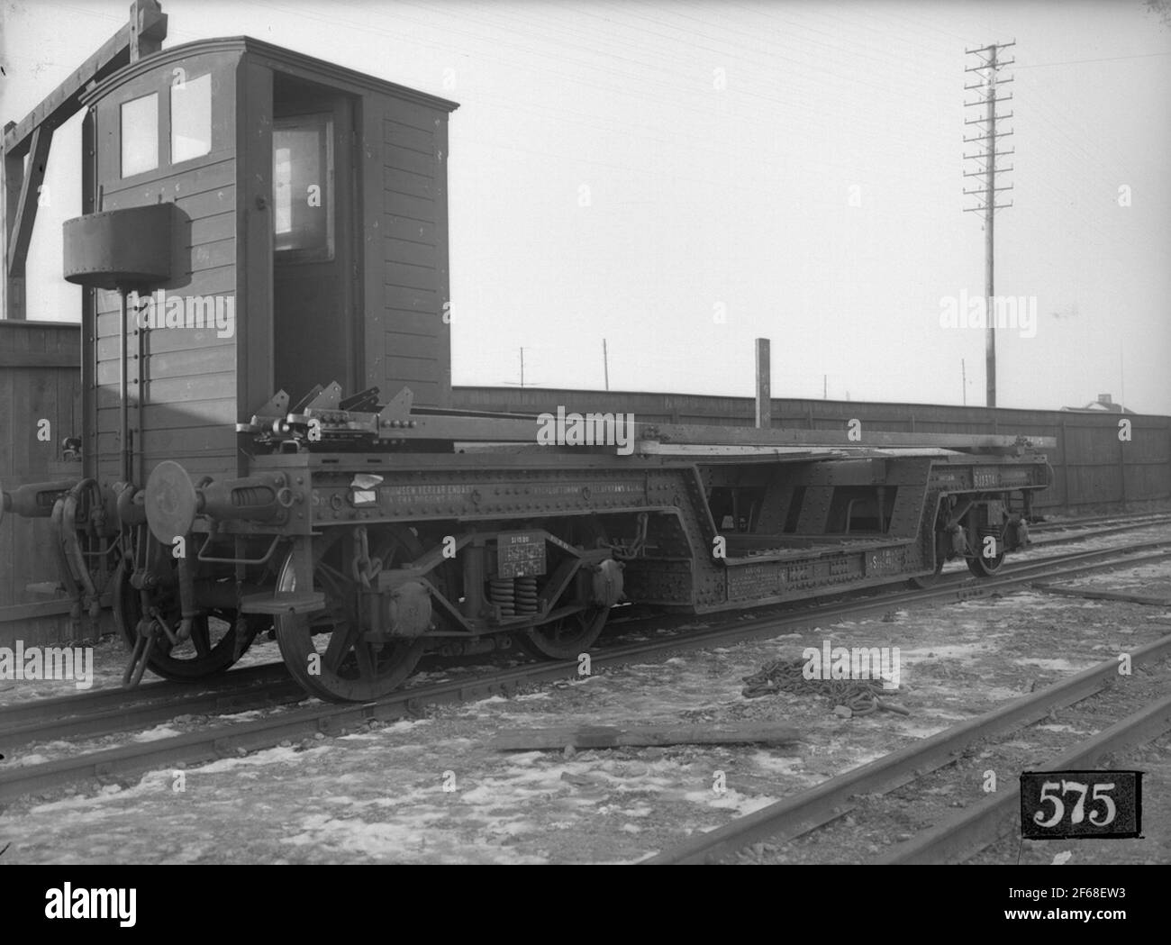 Le ferrovie statali, SJ SO2 23741. Trolley per trasporto con trasformatore e cabina freno. Foto Stock