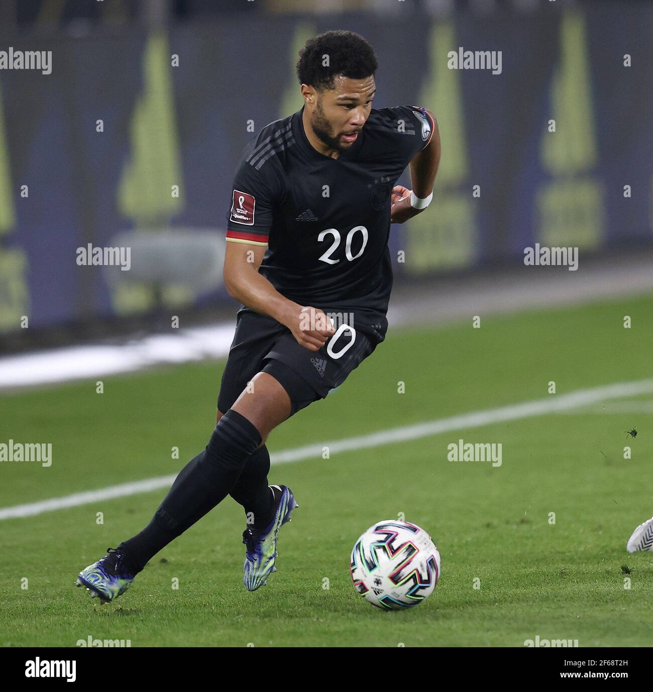 Duisburg, Germania. 25 marzo 2021. Firo: 25.03.2021 Fuvuball, calcio: LV§nderspiel nazionale WM qualifica Germania, GER-Islanda azione individuale, Serge Gnarby. | utilizzo in tutto il mondo credito: dpa/Alamy Live News Foto Stock