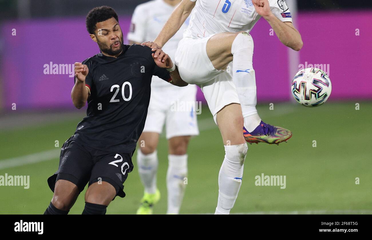 Duisburg, Germania. 25 marzo 2021. Firo: 25.03.2021 Fuvuball, Calcio: LV§nderspiel Nazionale Team WM Qualification Germania, GER -Isola duelli, Serge Gnarby. | utilizzo in tutto il mondo credito: dpa/Alamy Live News Foto Stock