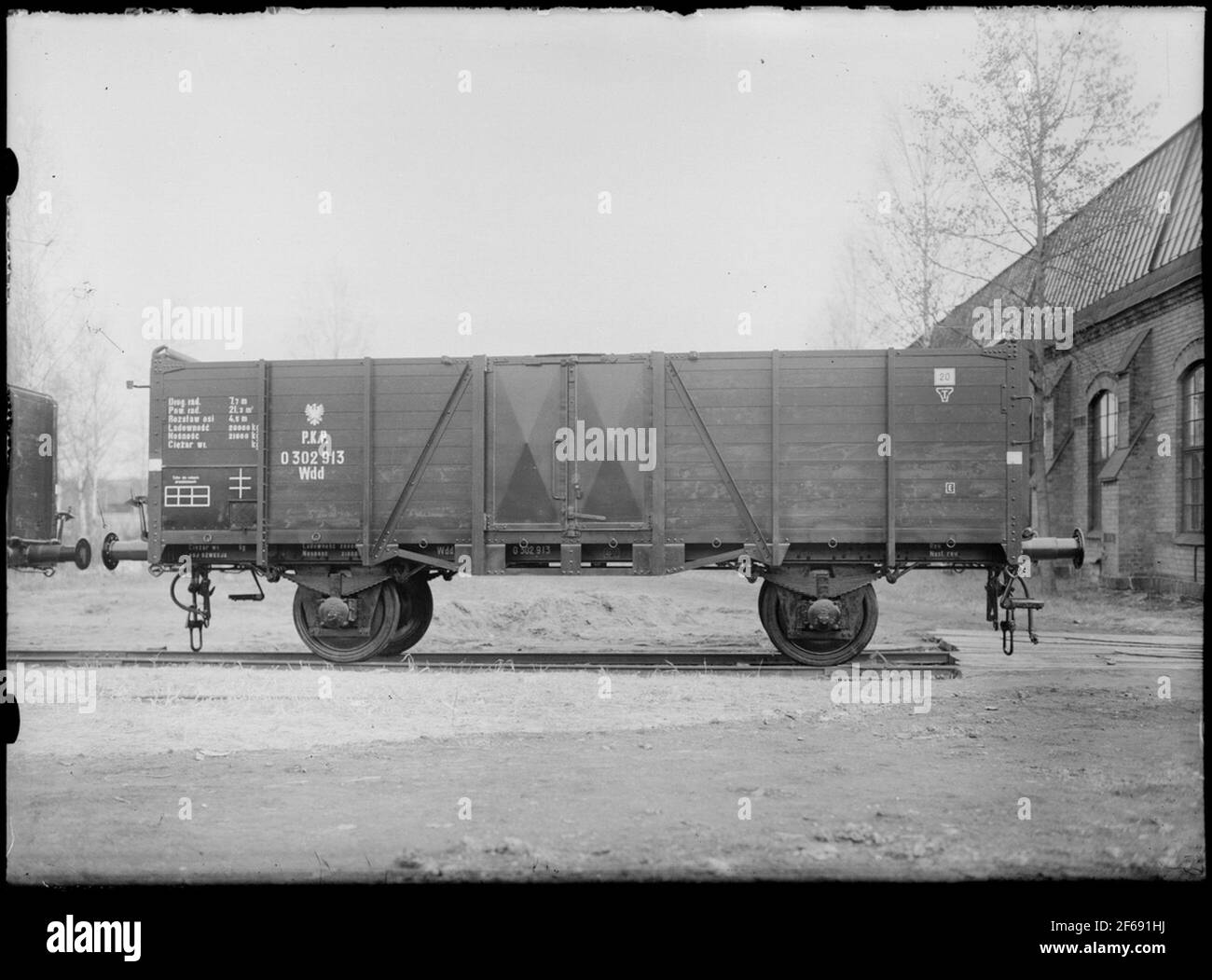 Il carro merci associato ferrovie statali polacche, Polskie Koleje Pastwowe, PKP WDD 0302913. Qui a AB laboratori ferroviari svedesi a Falun. Foto Stock