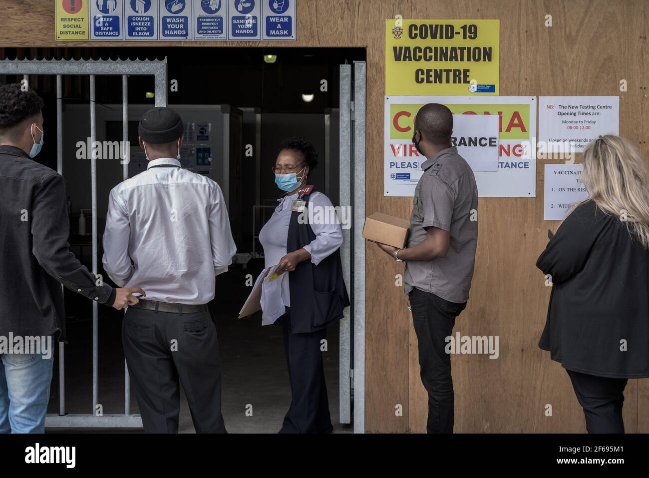 Arrivano gli operatori sanitari dell'ospedale Groote Schuur di Città del Capo Per vaccinazioni con il vaccino Johnson & Johnson COVID-19 Foto Stock