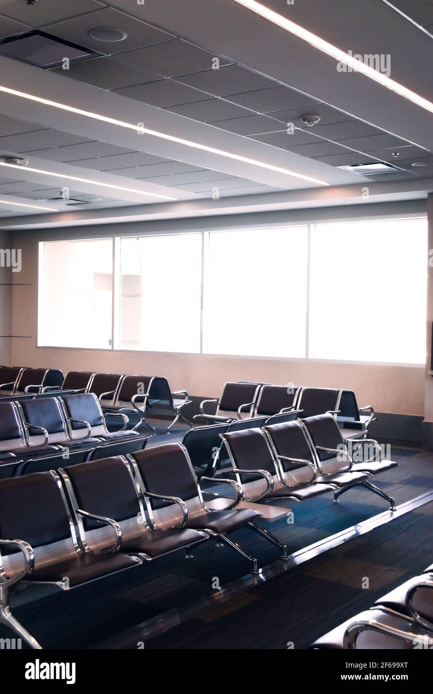 Posti vuoti nell'area d'attesa di un aeroporto. Foto Stock