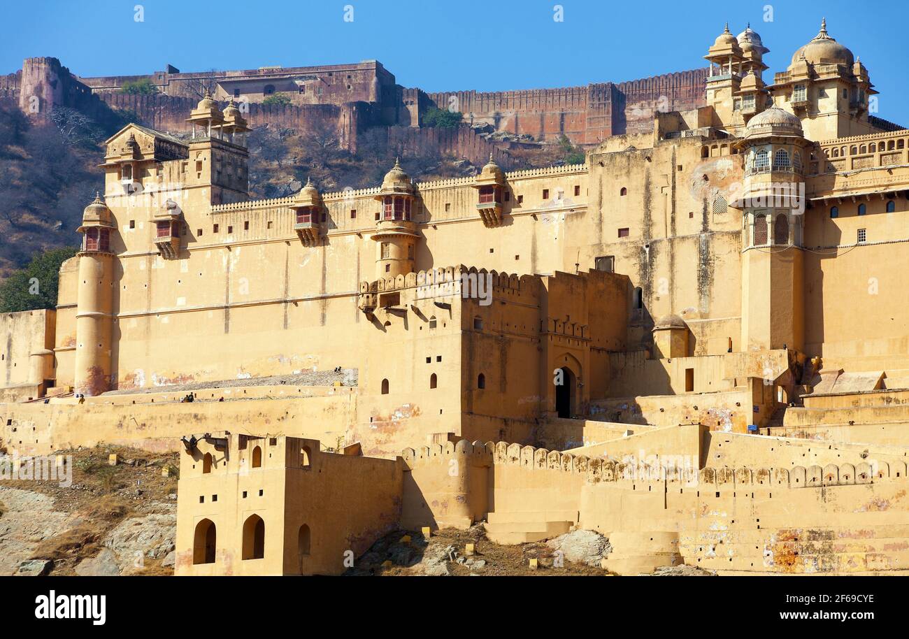 Vista di Amber forte vicino Jaipur città, Rajasthan, India Foto Stock