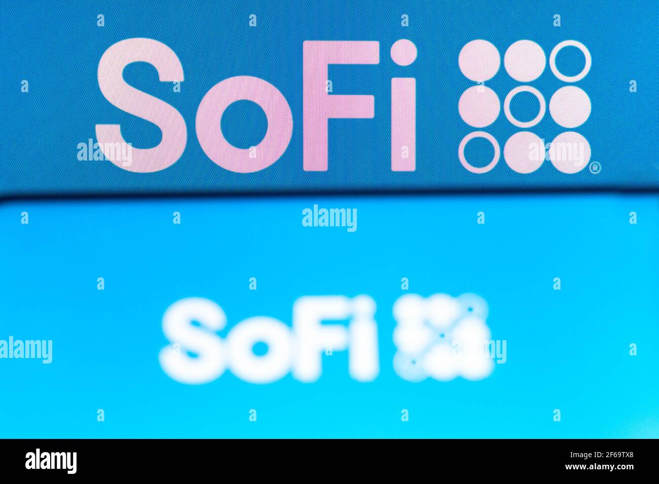 Brasile. 30 Marzo 2021. In questa illustrazione fotografica il logo di Social Finance (SoFi) viene visualizzato sullo schermo di uno smartphone e di un pc. (Foto di Rafael Henrique/SOPA Images/Sipa USA) Credit: Sipa USA/Alamy Live News Foto Stock