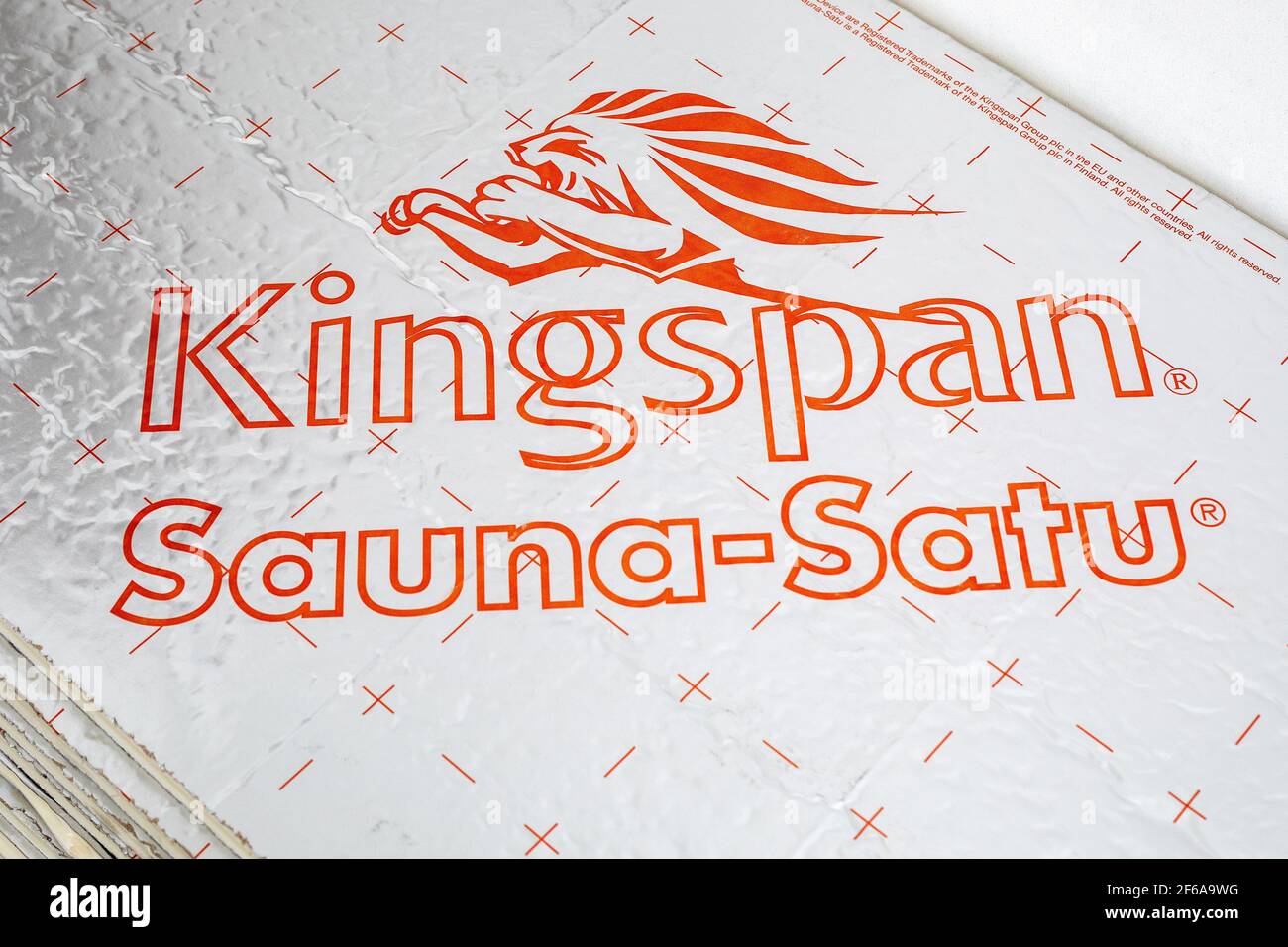 Riga, Lettonia 19 marzo 2021: Kingspan Sauna-Satu. Pannelli di isolamento termico per saune e ambienti umidi. Il gruppo Kingspan è un'azienda globale Foto Stock