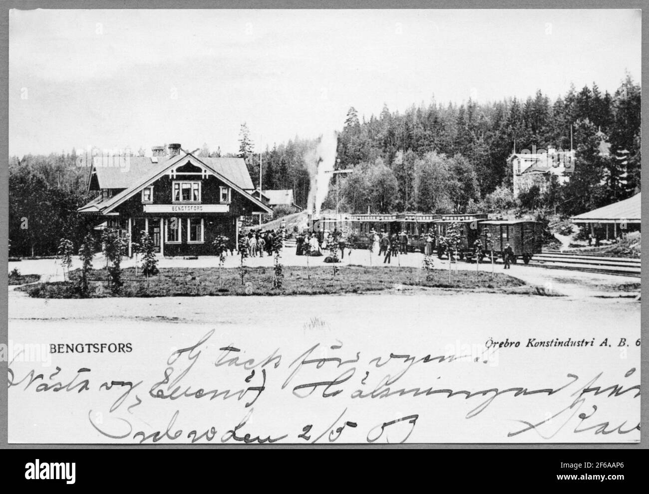 La stazione è stata aperta nel 1895 con una casa a un piano e mezzo in legno. I locali della spedizione e l'appartamento residenziale sono stati restaurati nel 1948. Dopo il 1927 serviva come pista portuale. Disusato nel 1960. Foto Stock