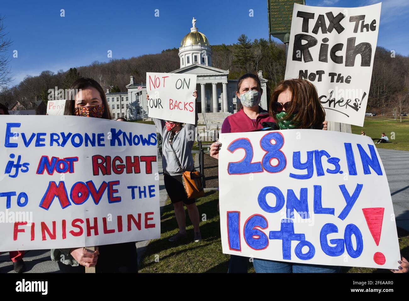 Dimostrazione da parte degli insegnanti del Vermont per protestare contro le modifiche proposte nei loro piani pensionistici finanziati con fondi pubblici, Vermont state House, Montpelier, VT, USA. Foto Stock