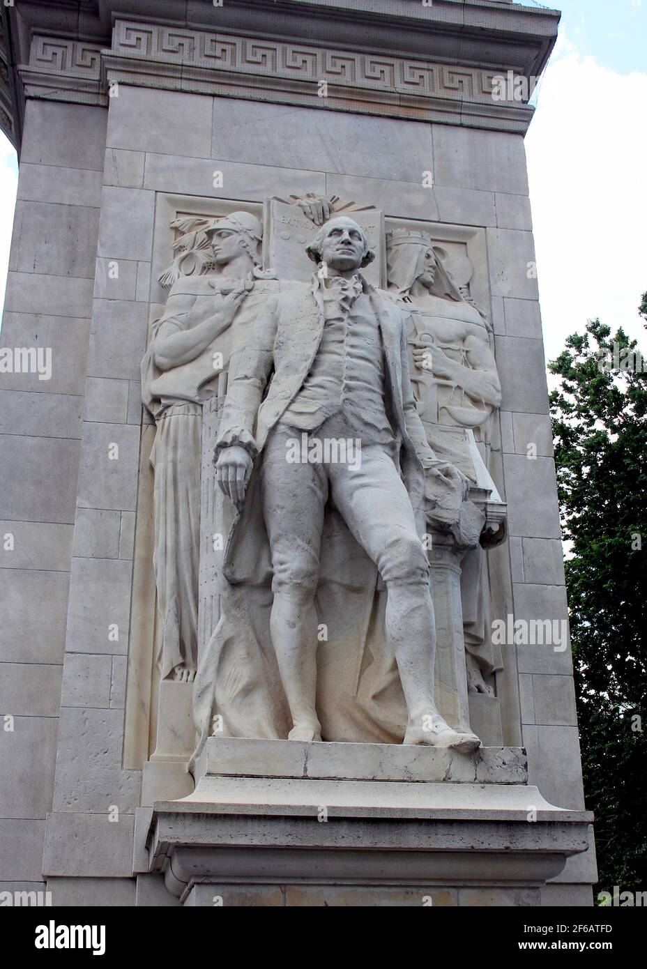 La statua di George Washington è stata presentata al Washington Square Arch, New York, NY Foto Stock