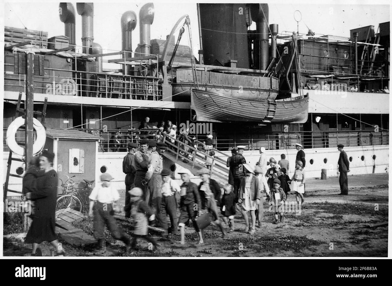 La nave finlandese S / S Ariadne arriva a Holmsund con il trasporto finlandese di bambini. Foto Stock