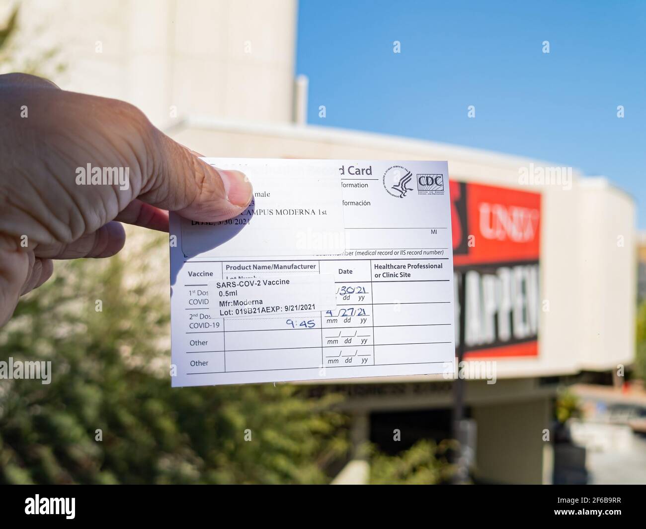 Las Vegas, 30 MARZO 2021 - primo piano della scheda di registrazione della vaccinazione dopo la prima dose ricevuta Foto Stock