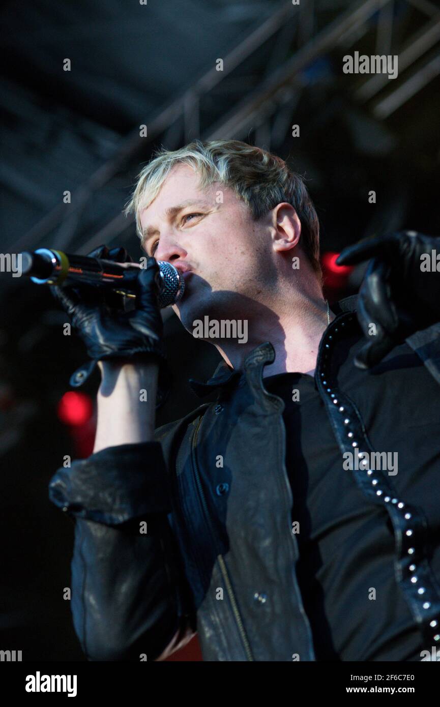 Kian Egan of Westlife si esibisce dal vivo al Midlands Festival 2010 Foto Stock