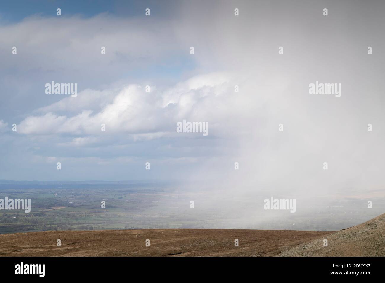 Doccia sulla neve che si snow sulla Eden Valley a Cumbria, Regno Unito. Foto Stock