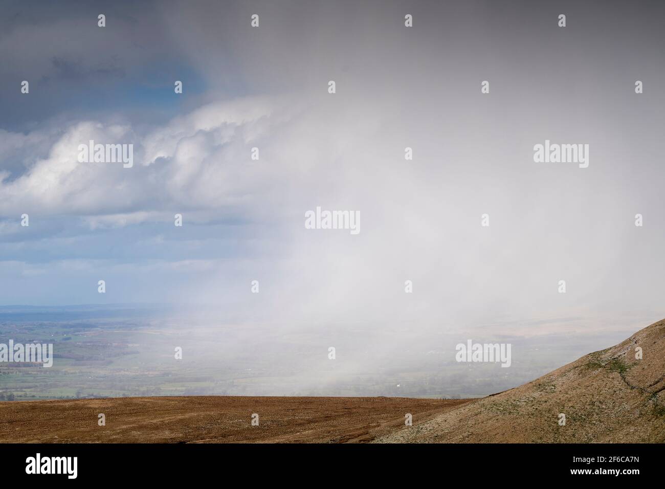 Doccia sulla neve che si snow sulla Eden Valley a Cumbria, Regno Unito. Foto Stock