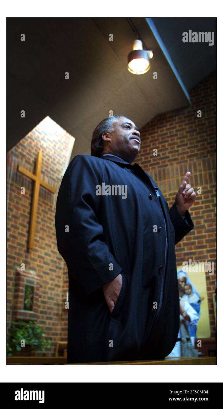 Visitare il Regno Unito Rev al Sharpton a Peckham S London incoraggia la comunità nera a votare...pic David Sandison 21/10/2002 Foto Stock