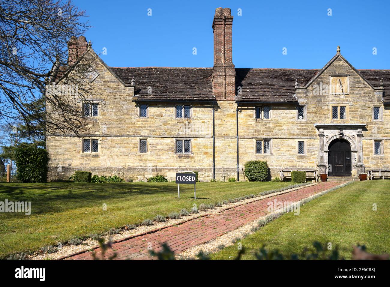 EAST GRINSTEAD, WEST SUSSEX, UK - MARZO 29 : Vista del Sackville College East Grinstead West Sussex il 29 Marzo 2021 Foto Stock