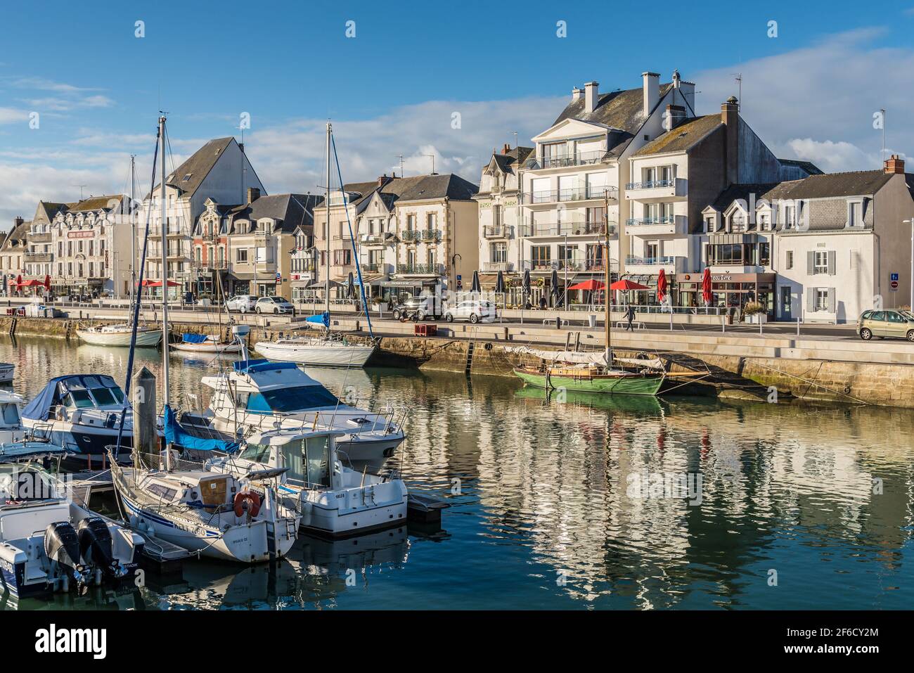 Barche e barche a Port du Pouliguen Loire-Atlantique porto in Bretagna, Francia Foto Stock