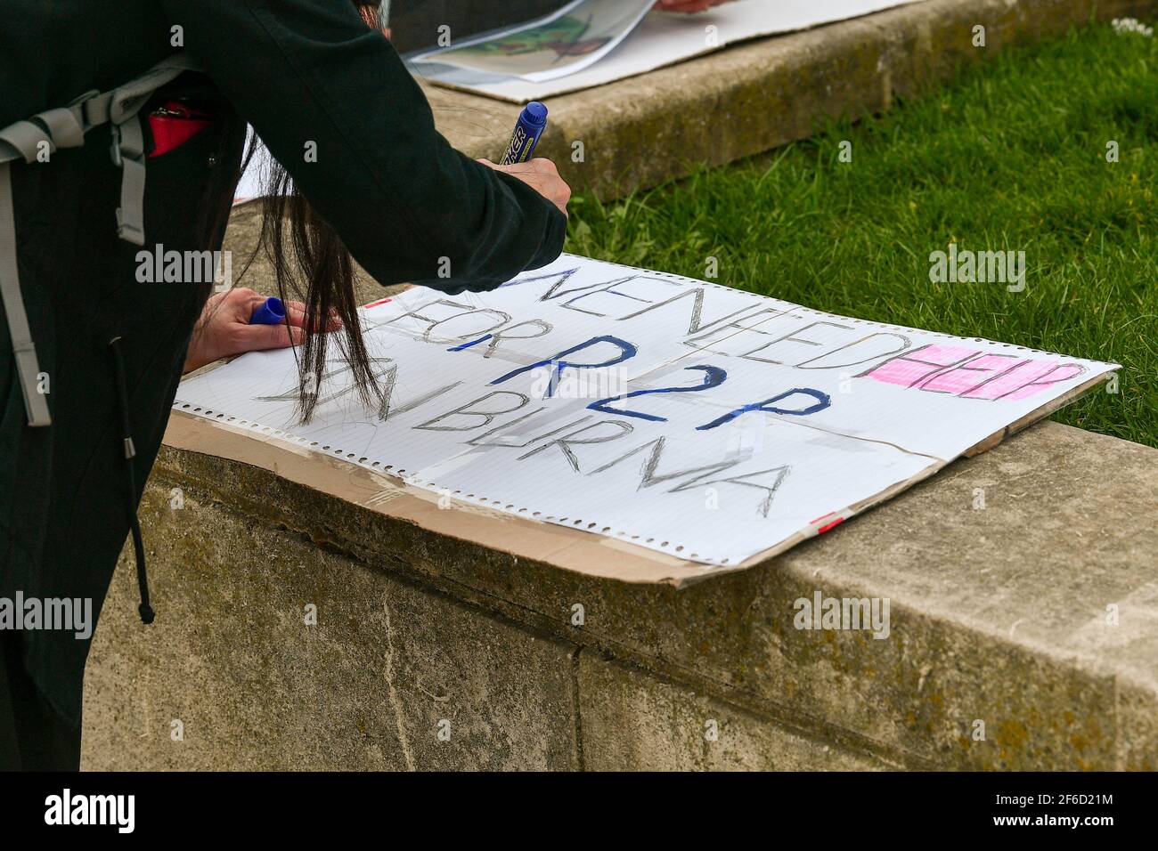 Londra, Regno Unito. 31 Marzo 2021. Una protesta contro il regime militare in Myanmar al di fuori della Camera del Parlamento credito: Ian Davidson/Alamy Live News Foto Stock