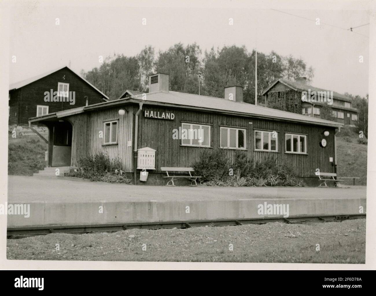 Il corso del Northern STEM, partito in Olanda con Vällistafjetterförstaffekiken abbandonato 1995-06-12, teoricamente, a causa di alluvione è stato il traffico rotto dal 1995-06-06. La stazione casa, sostenuta nel 1933, è stato demolito nel 09-04-1995 Traffic Place paesaggistico nel 1878. Negli ultimi anni, la stazione è stata completamente ristrutturata. Una stazione di puntamento casa in legno Foto Stock