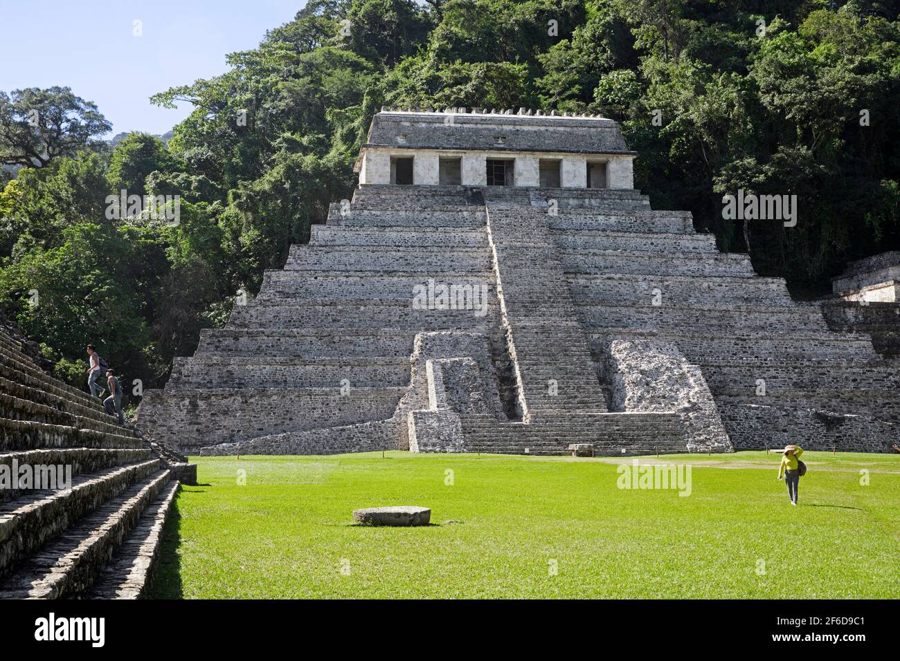 Tempio delle iscrizioni, la più grande struttura piramidale mesoamericana a gradini presso il sito di civiltà precolombiana Maya di Palenque, Chiapas, Messico Foto Stock