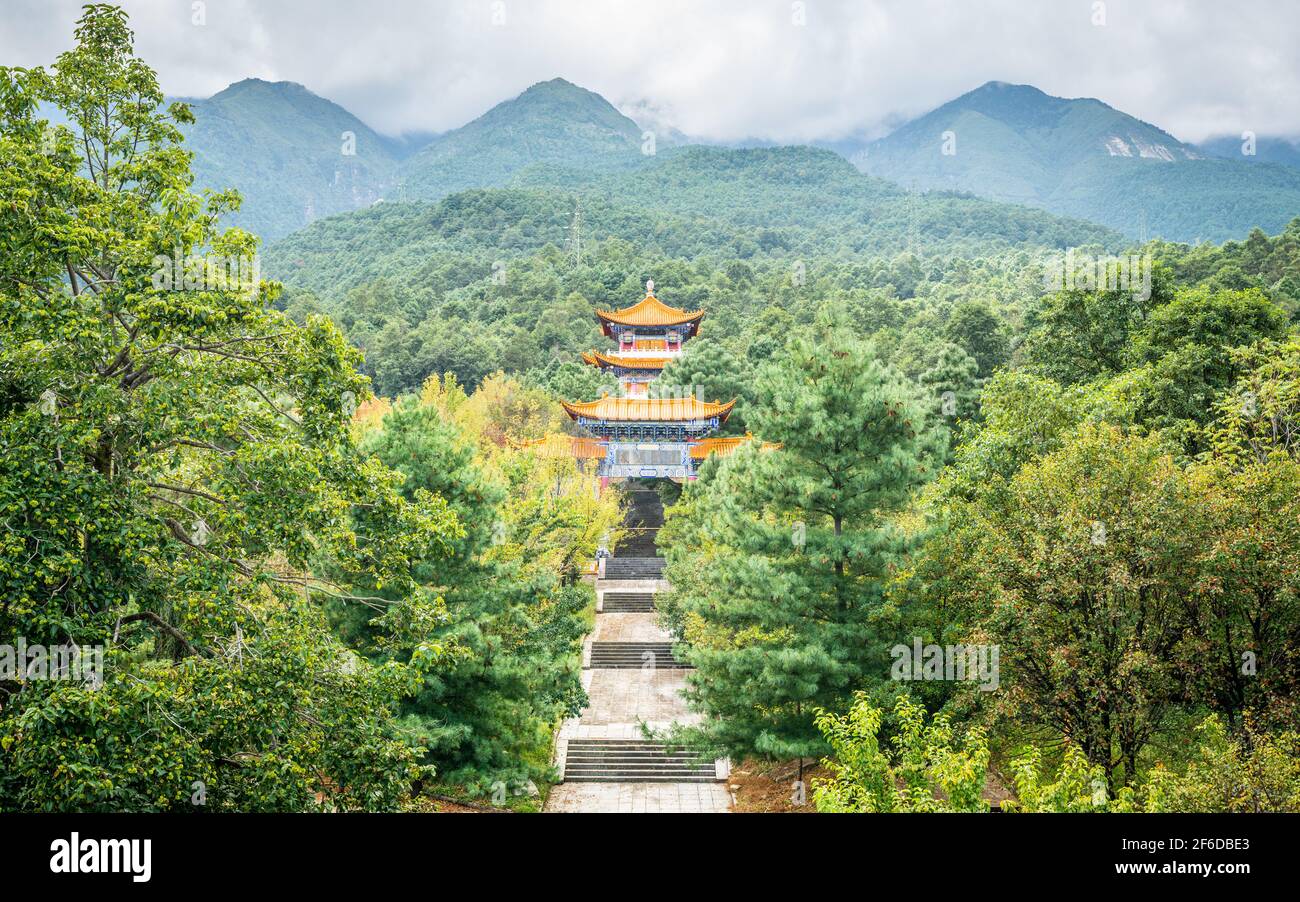 Ultimo padiglione del tempio di Chongsheng sul versante montano di Cangshan Dali Yunnan Cina Foto Stock