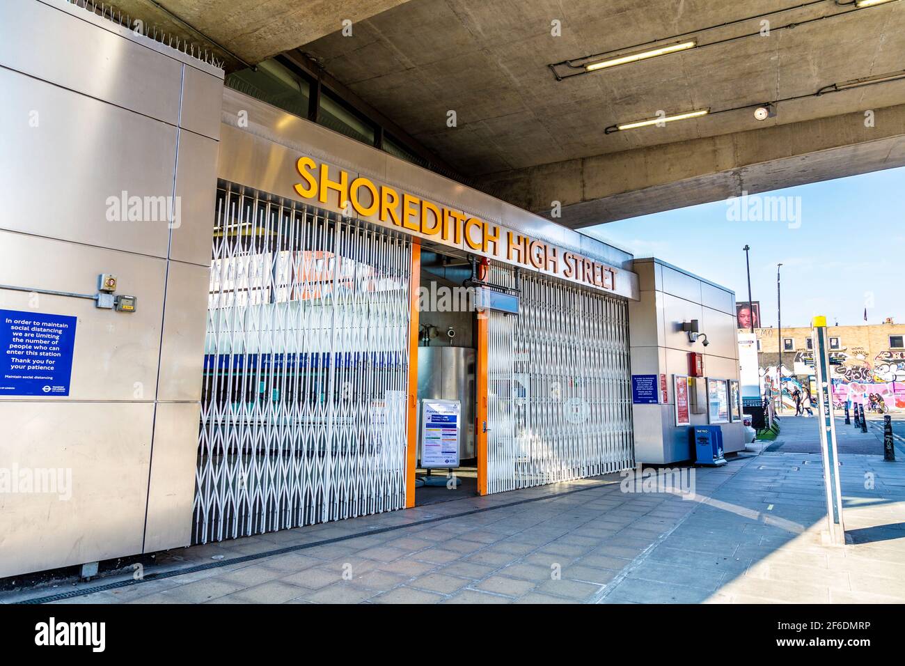 Chiuso Shoreditch High Street Overground station, Londra, Regno Unito Foto Stock