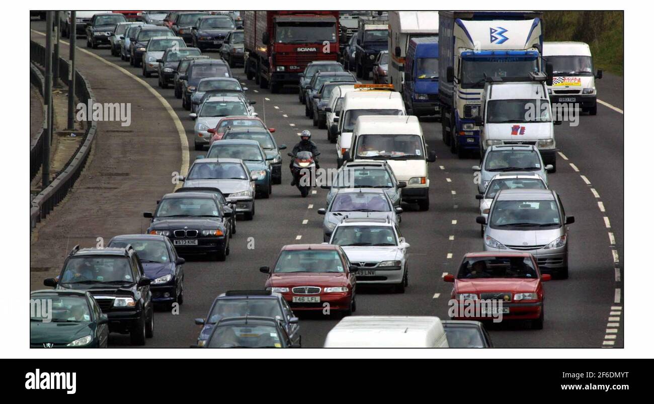 Festa della Banca traffico weekend sulla M25, Venerdì pomeriggio. Vicino m40 intersectionpic David Sandison 23/8/2002 Foto Stock