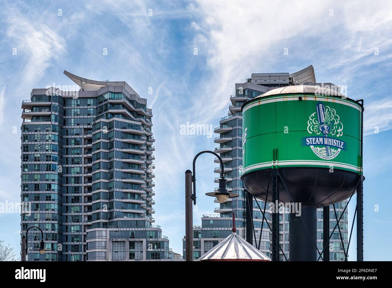 Steam Whistle Brewery segno o logo in un'acqua sopraelevata serbatoio di stoccaggio Foto Stock