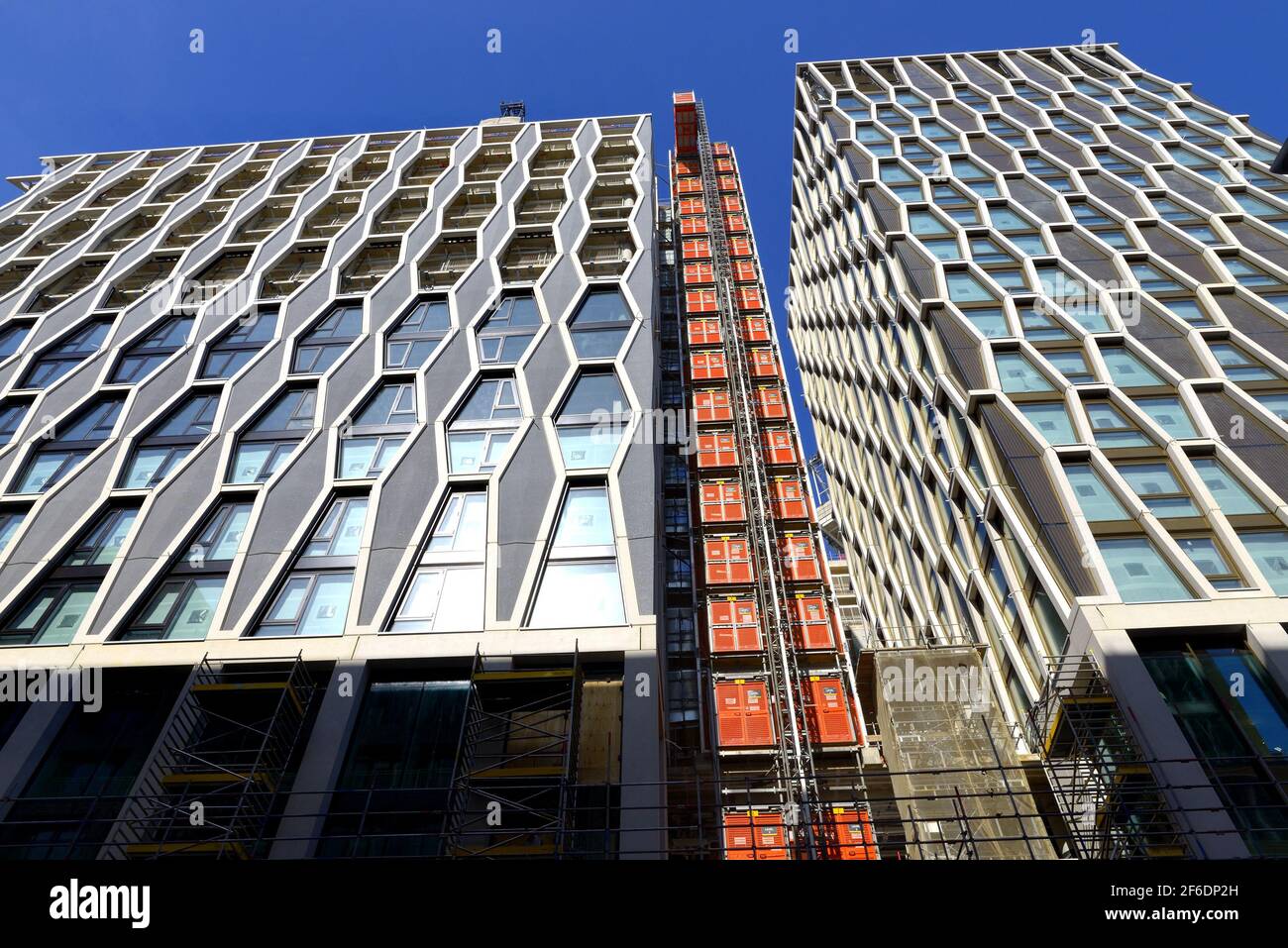 Londra, Inghilterra, Regno Unito. L'ufficio di Broadway e il complesso residenziale su Victoria Street, Westminster. Lavori di costruzione, marzo 2021 Foto Stock