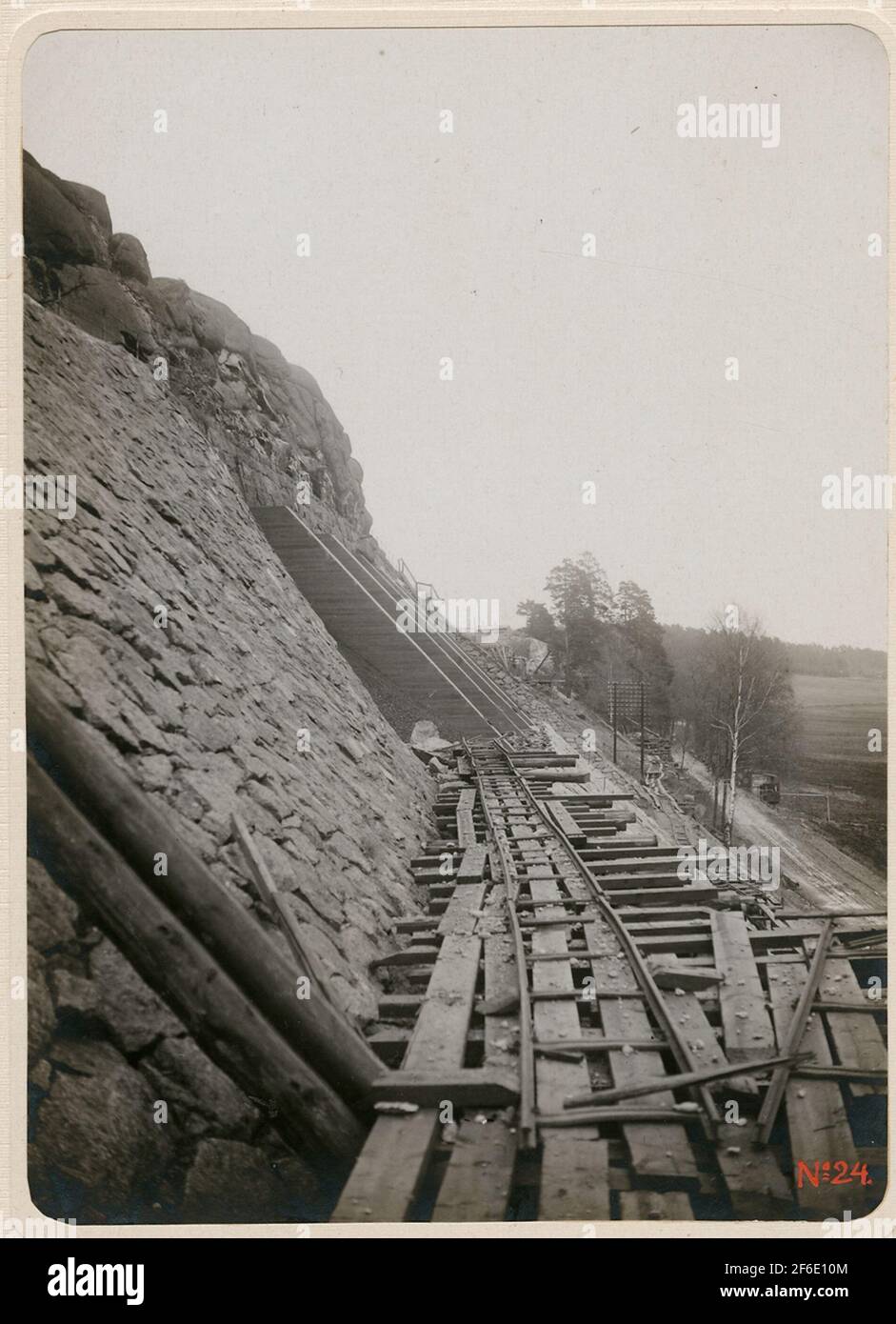 Opere di rinforzo presso il Graversfors, a nord di Åby, tra Katrineholm e Norrköping. Foto Stock