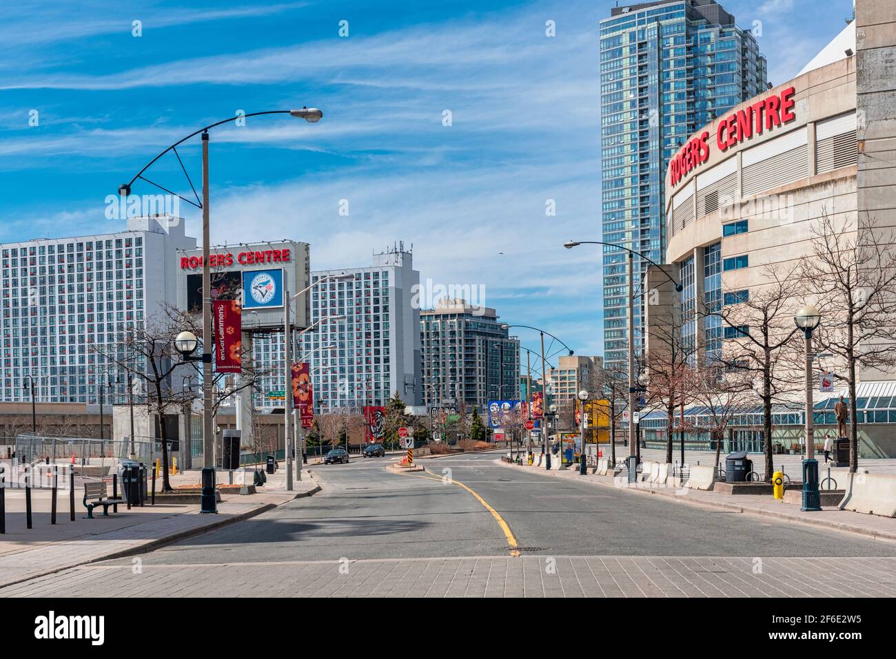 Viale vuoto vicino al Rogers Centre di Toronto, a causa della Covid-19 pandemia Foto Stock