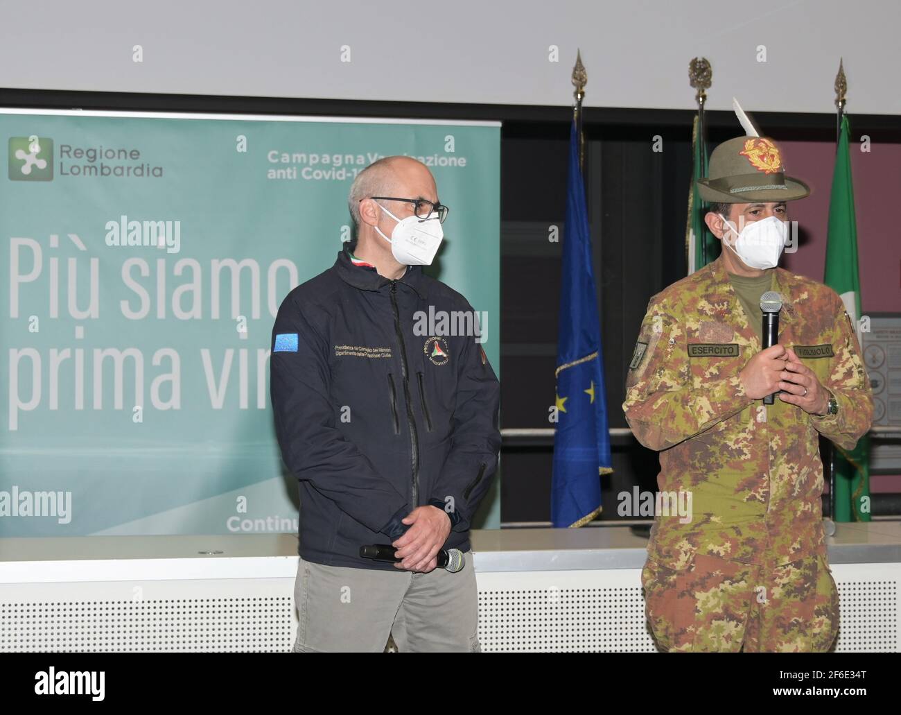 Milano, Italia. 31 Marzo 2021. Milano, Italia in riferimento alla visita ai centri di vaccinazione in Lombardia con la presenza del generale Francesco Paolo Figliuolo (Commissario straordinario per l'emergenza del Covid) e Fabrizio Curcio (Capo del Dipartimento per la protezione civile) il presidente Attilio Fontana, il vicepresidente Letizia Moratti, Incontro stampa nella foto dell'Assessore alla protezione Pietro Foroni: Francesco Paolo Figliuolo (Commissario straordinario per l'emergenza del Covid), Fabrizio Curcio (responsabile della protezione civile) Credit: Independent Photo Agency/Alamy Live News Foto Stock