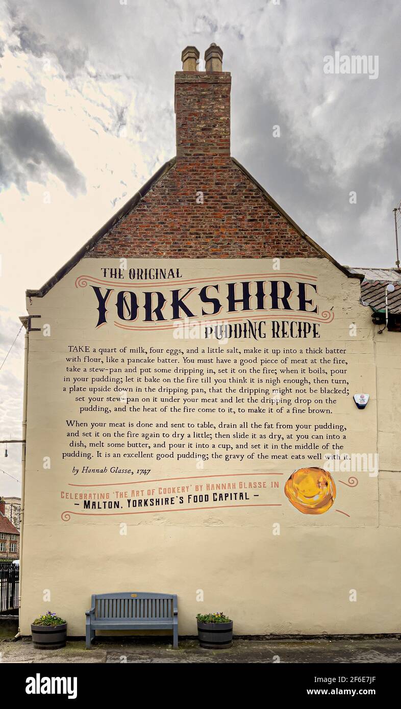 Muro murale della ricetta originale Yorkshire pudding di Hannah Glasse dal suo libro The Art of Cookery Made Plain and Easy. Malton, Foto Stock